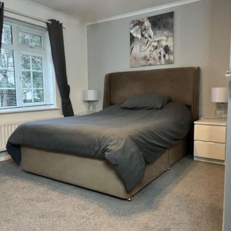 Clarke'S Airbnb Villa เวอร์ทิง ภายนอก รูปภาพ
