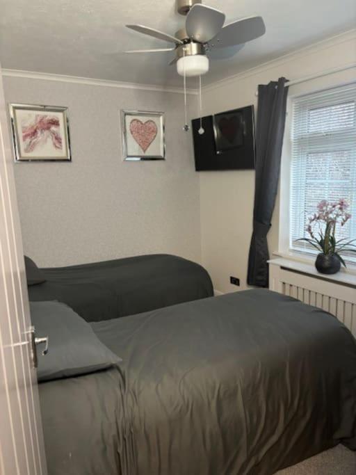 Clarke'S Airbnb Villa เวอร์ทิง ภายนอก รูปภาพ