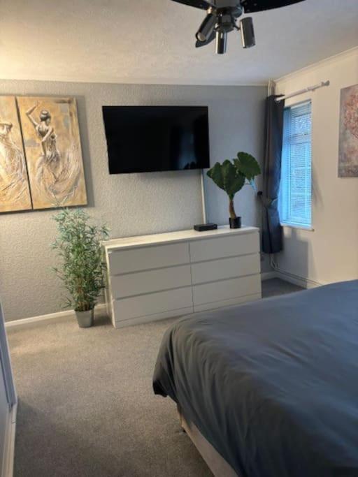 Clarke'S Airbnb Villa เวอร์ทิง ภายนอก รูปภาพ